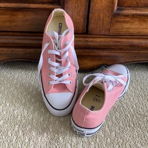 Converse Allstars women’s size 8 new without tags